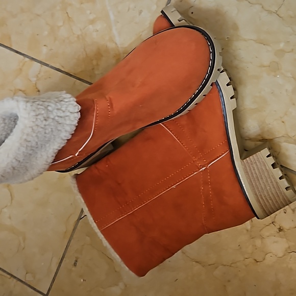 Womans orange shearling boots - Picture 6 of 6